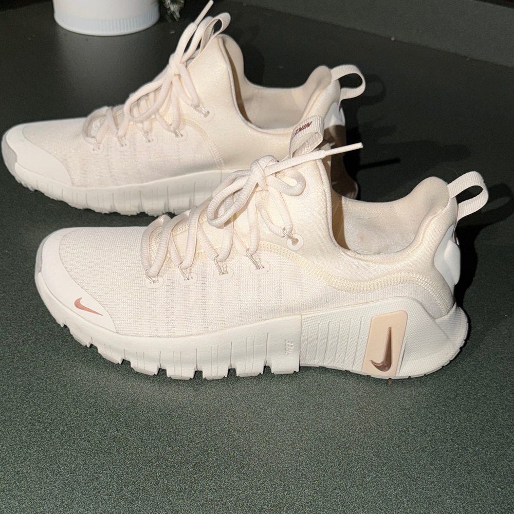 Nike Women's Pale Pink/Beige Flex-Style Training Sneakers